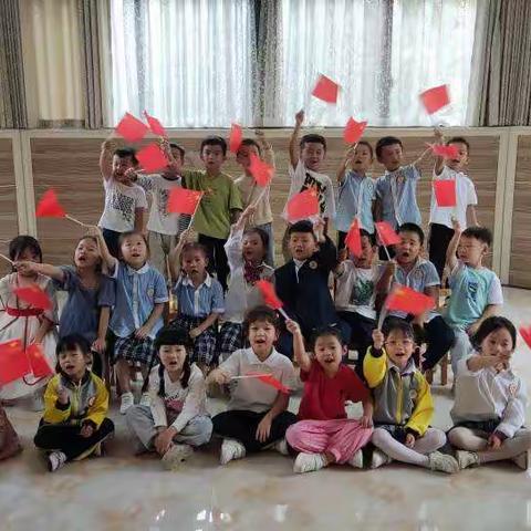 小朋友们九月的幼儿园生活结束啦✌我们一起来回顾一下小朋友们👶👧本月的精彩片段吧！✨✨