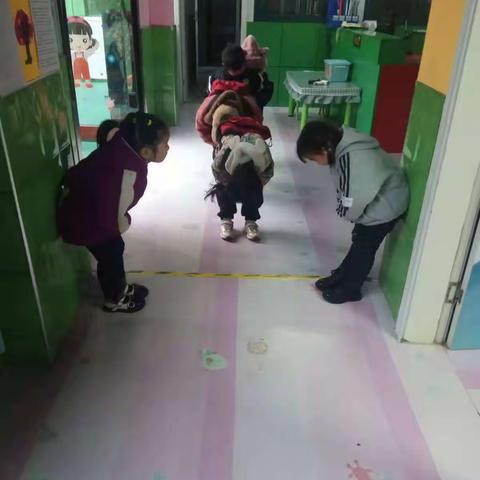 手拉手幼儿园——童谣班精彩瞬间