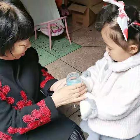 手拉手幼儿园——童谣班《爱在重阳·传承美德》