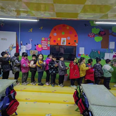 手拉手幼儿园扬帆一班《不负春光，“幼”见美好》