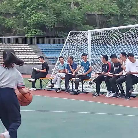 课堂展风采     教研促成长