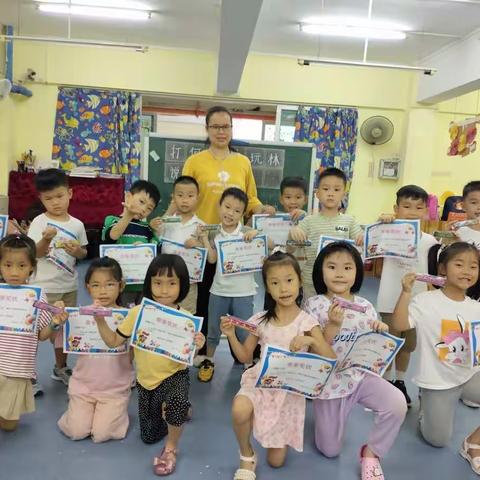 天海庭幼儿园－－硬笔书法期末汇报课（2）