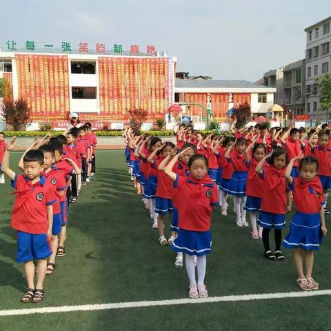 争做新时代好队员—— 陈场二小举行一年级新生入队仪式