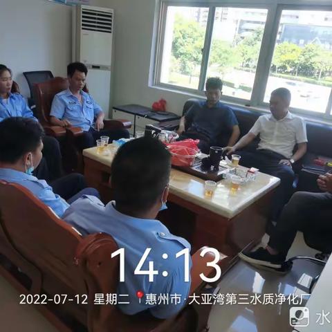 安全作业 环卫逆风而行