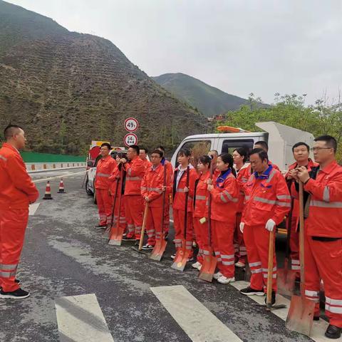 舟曲公路段参与开展“山水林田湖草沙大治理 生态环境大优化”活动