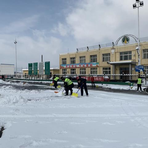 坚守除雪一线