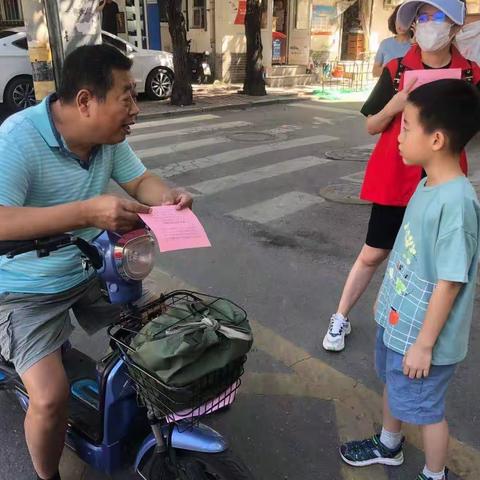 「我为群众办实事」安全骑行从“头”做起，一盔一带平安出行  制锦市街道铜元局后街社区开展“一盔一带”宣传活动