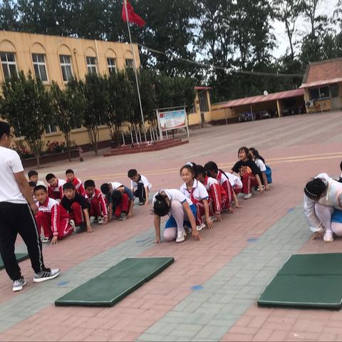 授课比赛促提升，龙泉教师展风采———出头岭镇龙泉中心小学