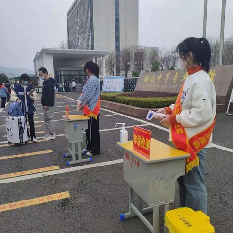 铜山中等专业学校进行了一次又一次的疫情防控，我们遵守学校的规章制度，紧跟疫情走，做好防护😷