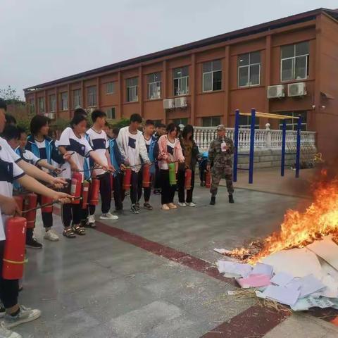 “开展消防演练，筑牢安全防线”——古庄店一中消防安全演练