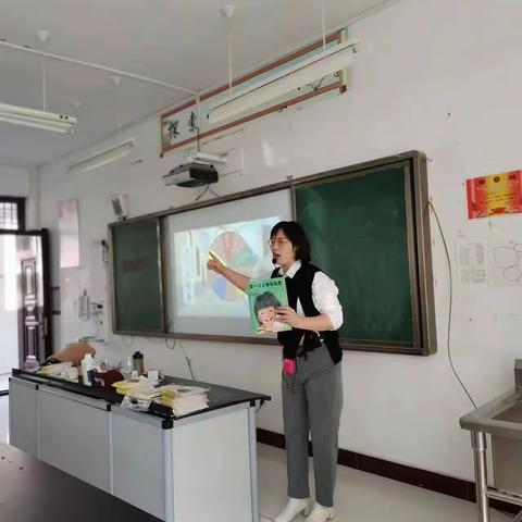 “家长进课堂，携手促成长”——五年级十六班