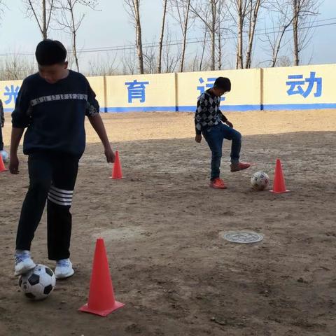 黑龙村小学足球社团