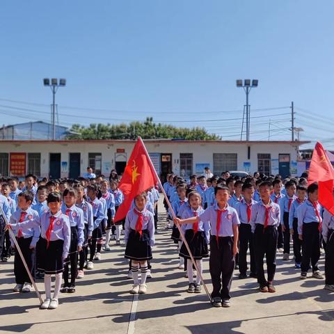 “喜迎二十大 争做好队员”——城厢镇大梁小学举行少先队建队日入队仪式