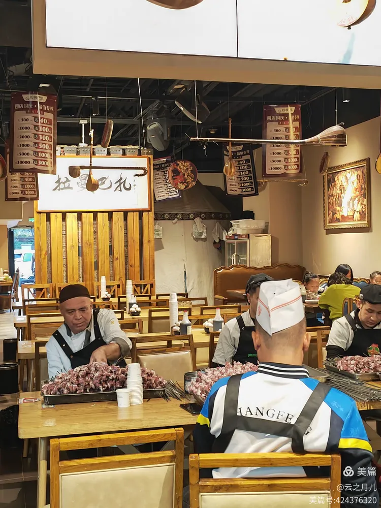 新疆天山天池吃饭