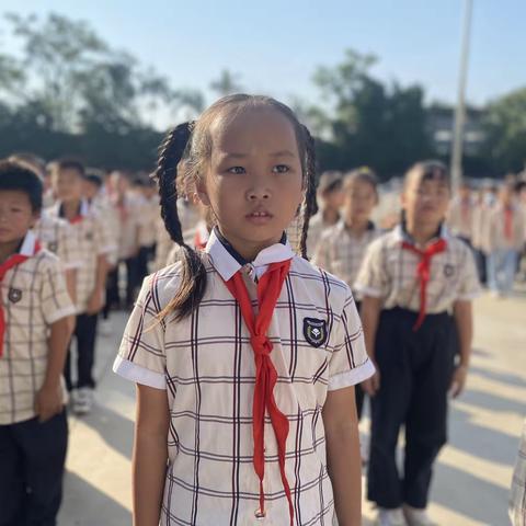 “喜迎二十大 争做好队员”——南宁市高新区路西小学举行少先队员入队仪式活动