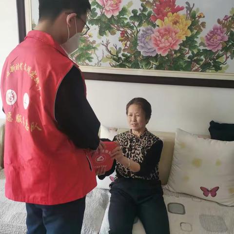 政务服务“上门办”，打通“最后一公里”