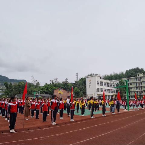 “请党放心，强国有我”——合兴小学开展庆祝少先队建队72周年暨新少先队员入队仪式