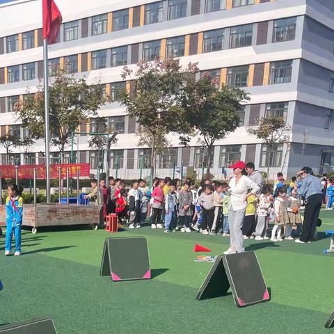 岚山区实验中学南校区小学部“奔跑吧少年”秋季趣味运动会