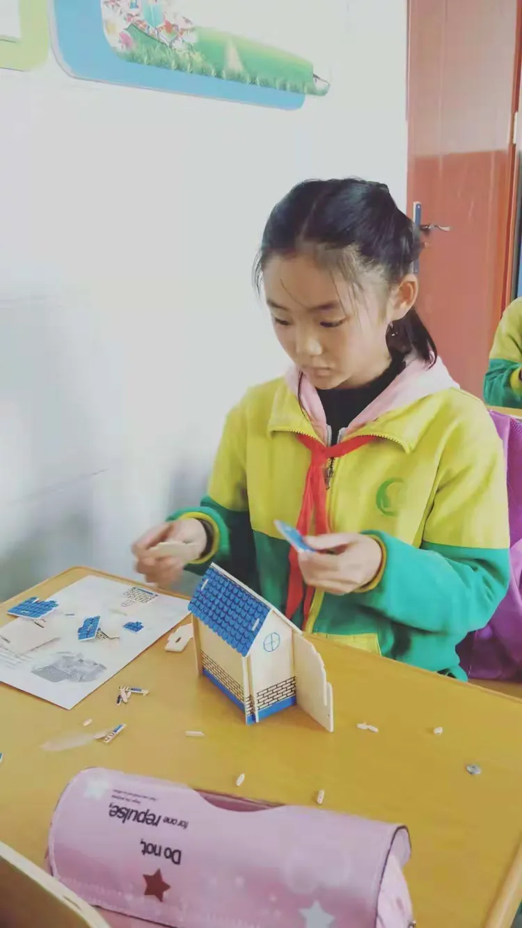 石楼中心小学三年级二班手工制作之(模型制作)