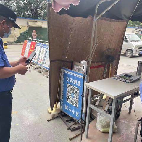 园区执法大队开展进店扫码专项整治行动及贯彻落实垃圾分类活动。