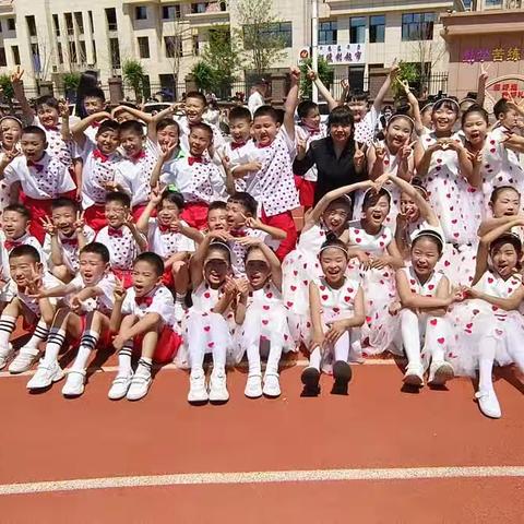 我们的节日之欢乐童享，2.6班六一活动侧记