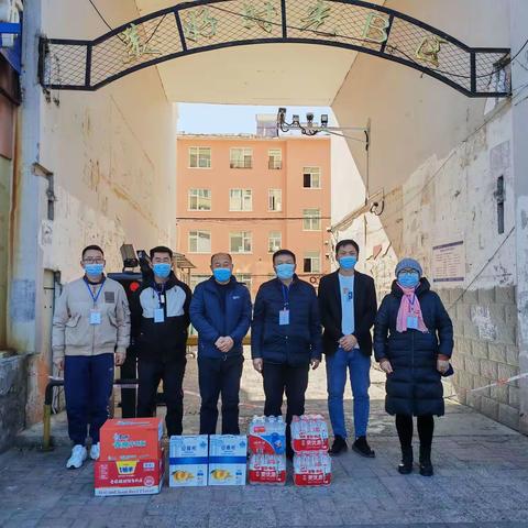 爱心企业送温暖，暖了“疫”线守门人
