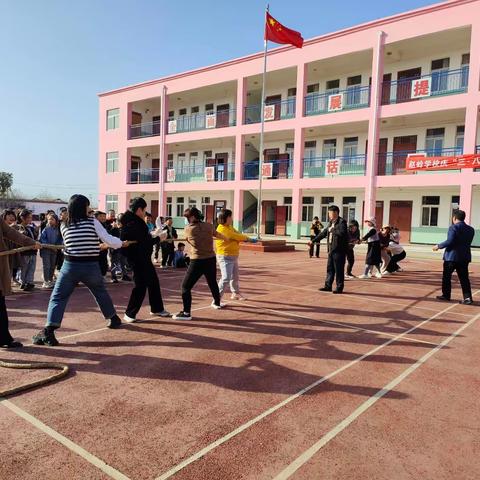 情暖三八节，巾帼绽芳华——石龙区赵岭学校“三八”妇女节教师活动