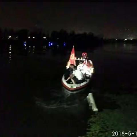 黄河救援队深夜从河里救起三人