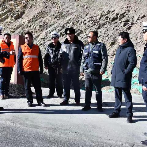 玛曲公路段联合县多部门开展春运节前道路隐患排查工作