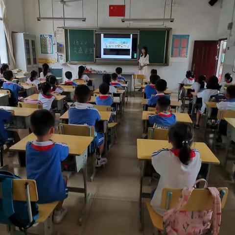 牢筑安全责任，树立安全意识         学校1520交通安全教育宣传