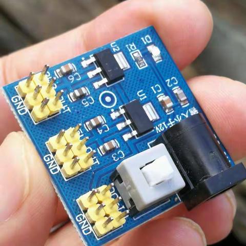 【雕爷学编程】Arduino动手做（109）---3路电压转换模块