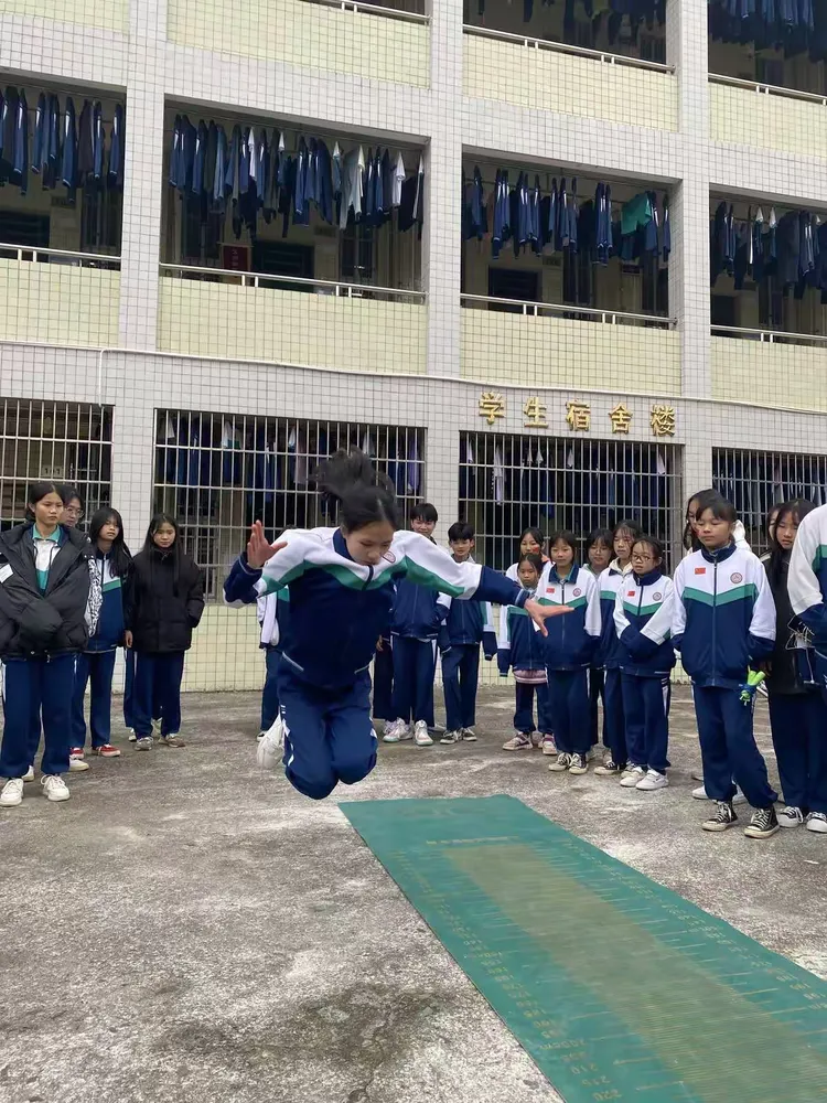 "体"健筋骨 "艺"塑心智