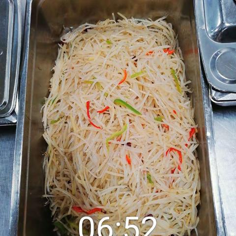 神木化工一日莱品：热菜十道，主食六道。