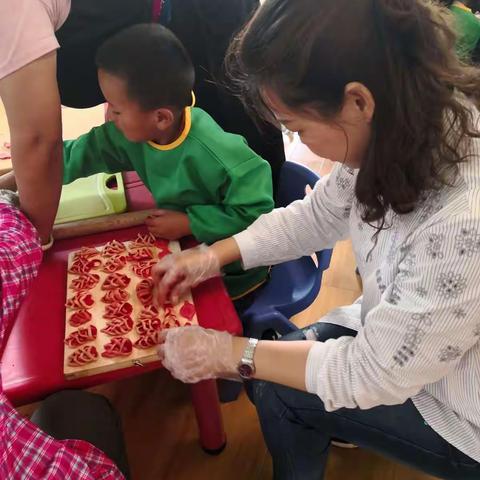 巴塘幼儿园与双流实验幼儿园交流活动〈传承巴塘传统饮食文化之做花茹〉