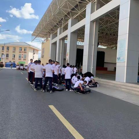 在磨炼中成长——记三明三中八年七班岩前社会实践活动