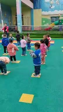 反恐防暴    安全幼行————向日葵幼儿园反恐防暴演练