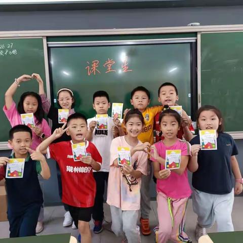 大家好！我是三5班的王熙舜。初入三年级，学习是忙碌的，是紧张的，更是多彩的！在这一学期中，我收获满满！