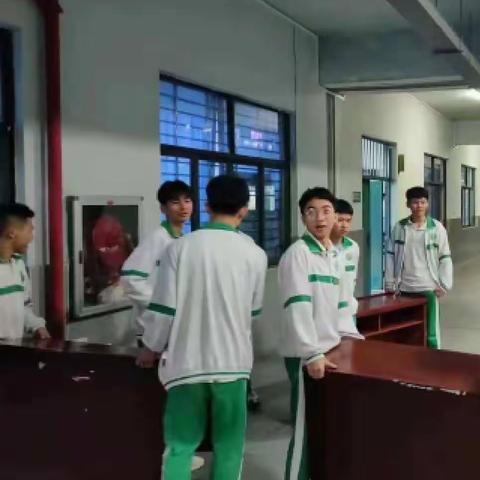 高二下学期帮助老师做一件好事