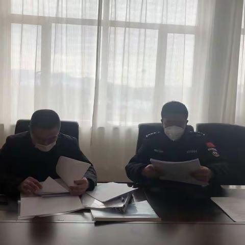 旗纪委高广伟书记到德伯斯镇检查指导疫情防控“一人三监管”工作