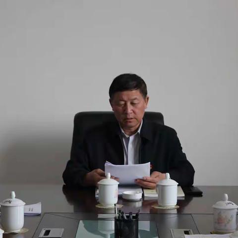 德伯斯镇党委开展中心组理论学习