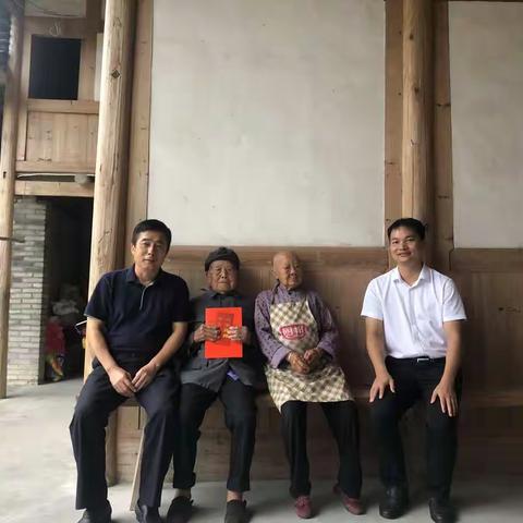 重阳慰问送温情，敬老爱老暖人心——县领导走访慰问汤川乡高龄老人