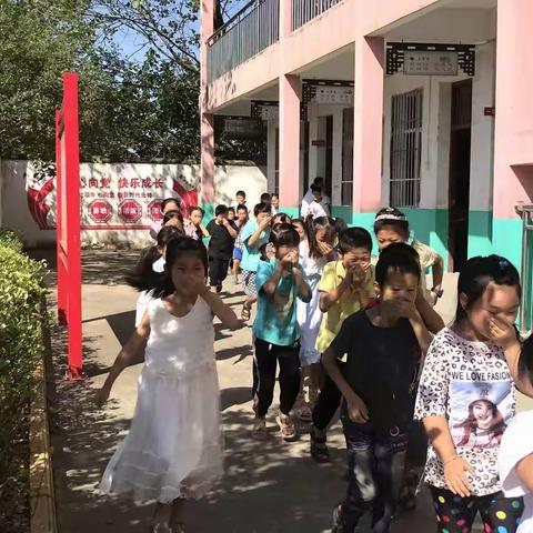 消防记心中，安全伴我行           ——曾店小学消防安全主题活动