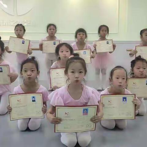 未来之星艺术学校中国舞圆满完成考级