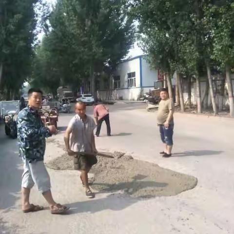 社区道路焕新颜.居民朋友齐点赞