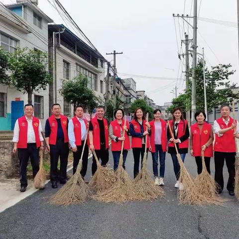 农行咸宁市分行积极参与“万人洁城”志愿服务活动