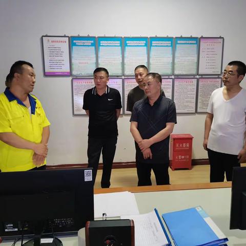 7月9日夜，副区长郭迎红同志到金辉化工，顺达加油站等地进行夜查突查