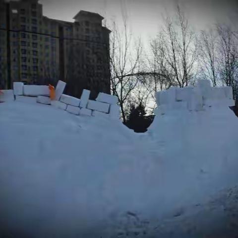 七星第一学校五年级组雪雕长城