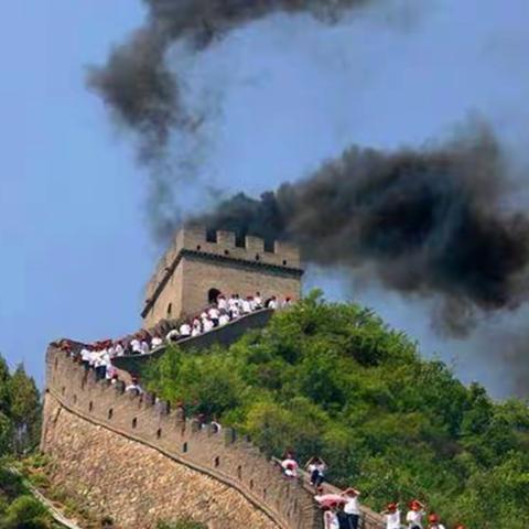 傲立长城司马台.豪情不尽滚滚来