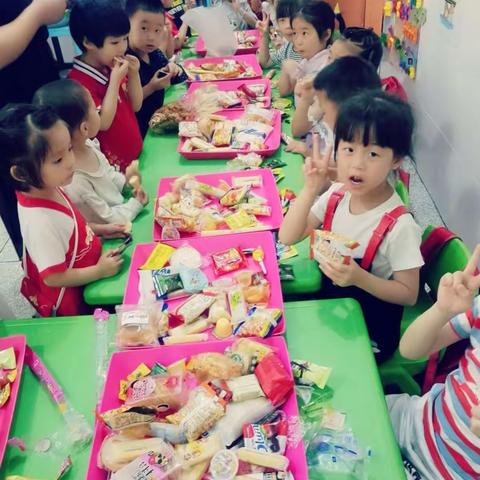 ⭐⭐星星幼儿园～大四班和小班《大宝贝和小宝贝分享甜蜜时光》🌸🌸🌸