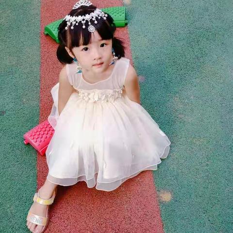 我6⃣岁了！祝我们娅娅小朋友生日快乐，健康成长哦🔆🔆🔆